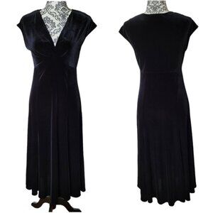 Maggy London black velvet v-neck midi dress size 8